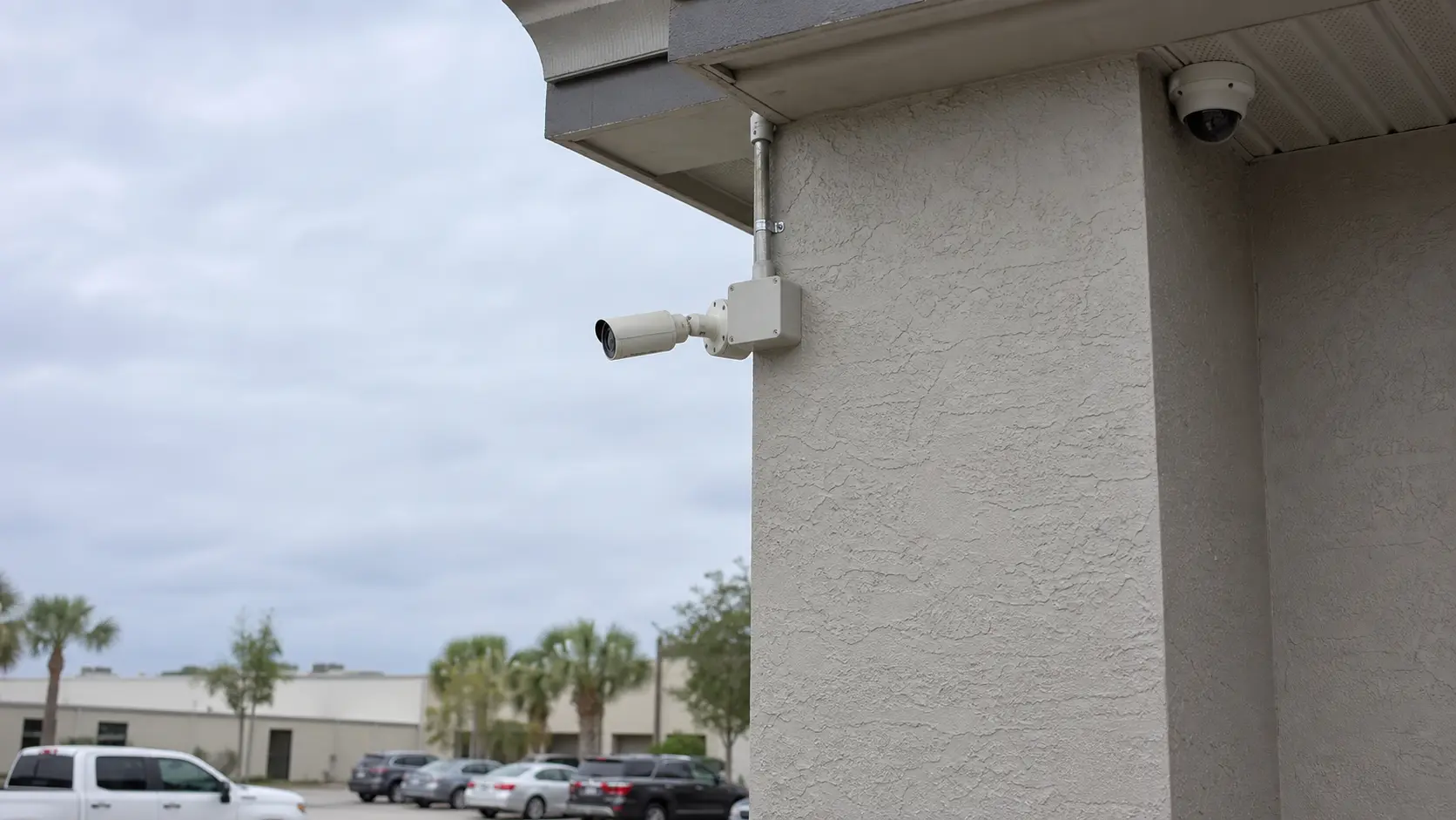 Supporting 1: Commercial review of camera form factor and resolution